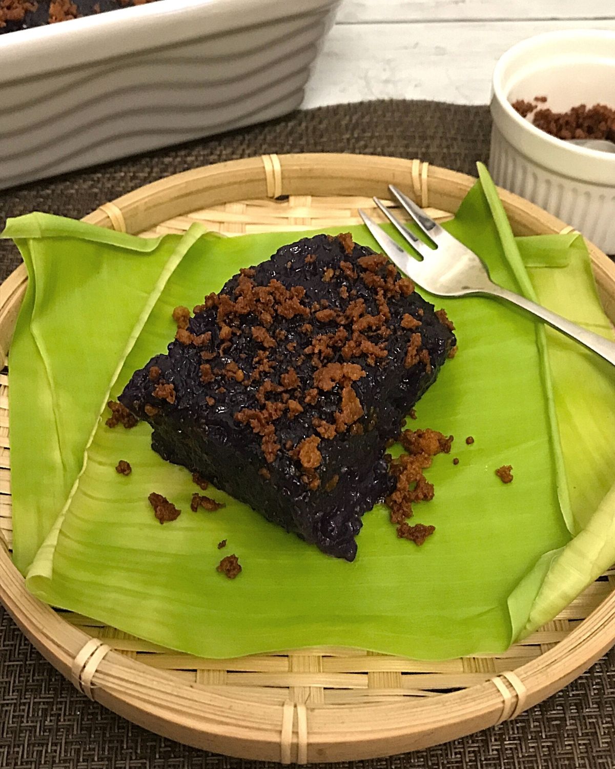 ube halaya (filipino rice cake) in a wooden plate